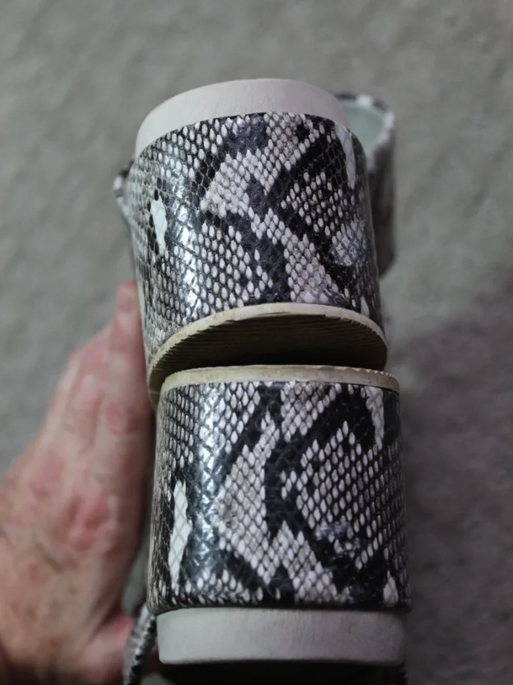 J/Slide Size 8M Snakeskin 2